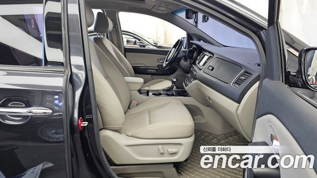 Kia Canival 2019 — photo 11