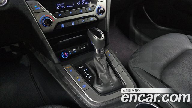 Hyundai AVANTE 2016 — photo 12