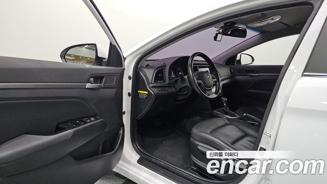 Hyundai AVANTE 2016 — photo 13