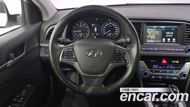 Hyundai AVANTE 2016 — photo 19