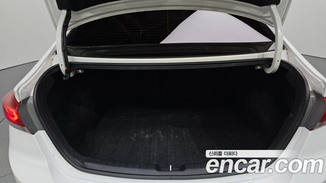 Hyundai AVANTE 2016 — photo 26