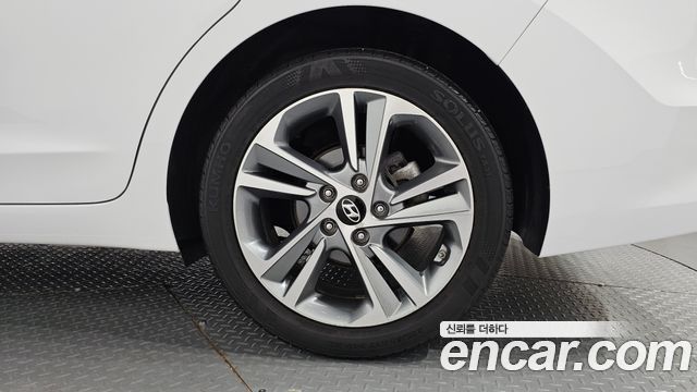 Hyundai AVANTE 2016 — photo 7
