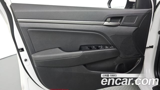 Hyundai AVANTE 2016 — photo 14
