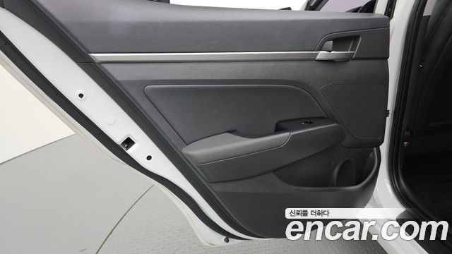 Hyundai AVANTE 2016 — photo 15