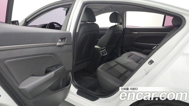 Hyundai AVANTE 2016 — photo 16