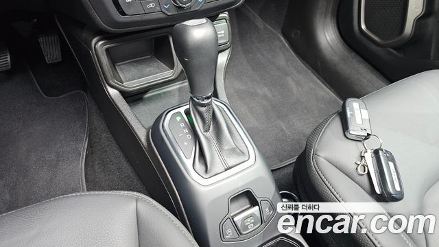 Jeep Renegade 2023 — photo 12