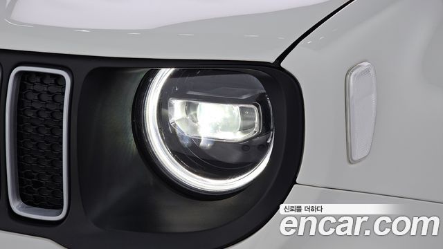 Jeep Renegade 2023 — photo 8