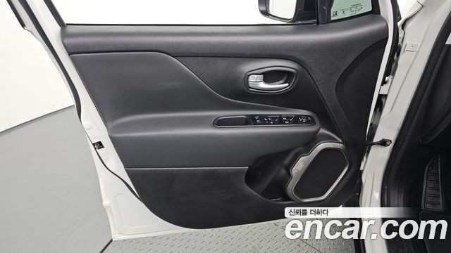 Jeep Renegade 2023 — photo 14