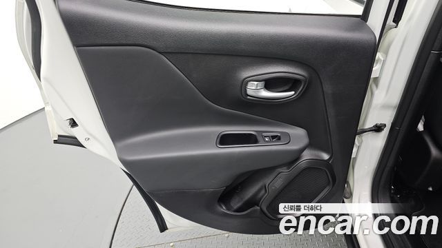Jeep Renegade 2023 — photo 15