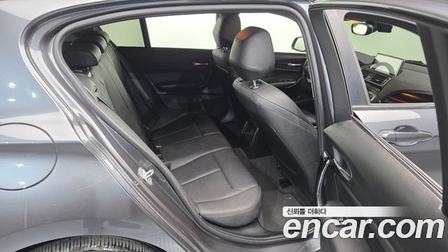 BMW 1-Series 2017 — photo 12