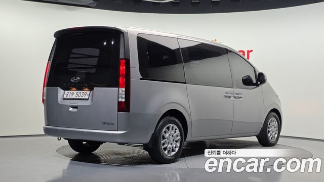 Hyundai Staria 2022 — photo 2