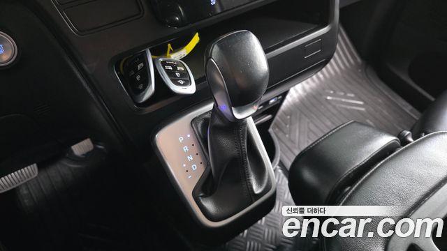 Hyundai Staria 2022 — photo 9