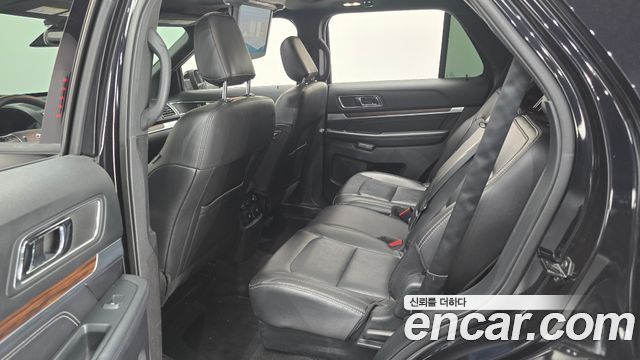 Ford Explorer 2019 — photo 17