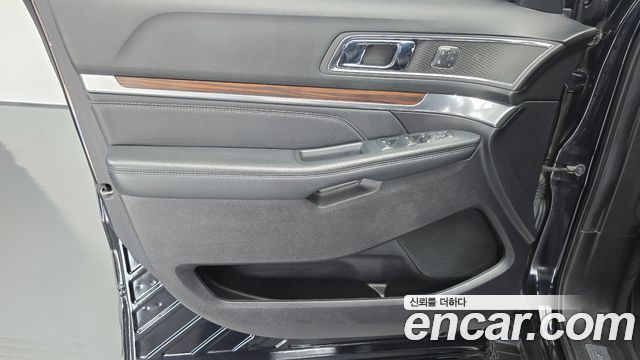 Ford Explorer 2019 — photo 14