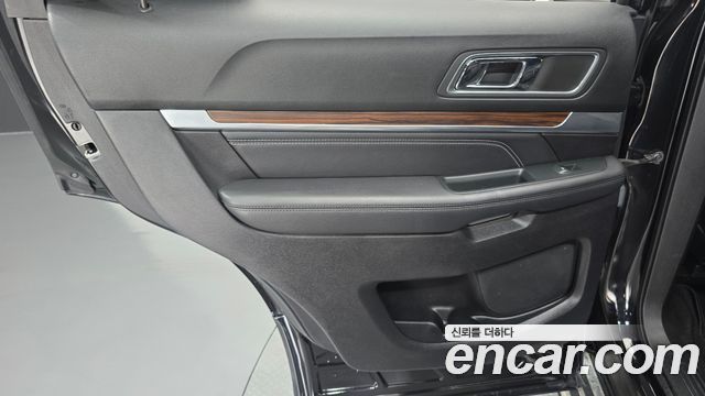 Ford Explorer 2019 — photo 15