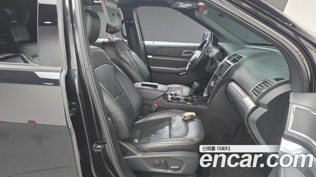 Ford Explorer 2019 — photo 16