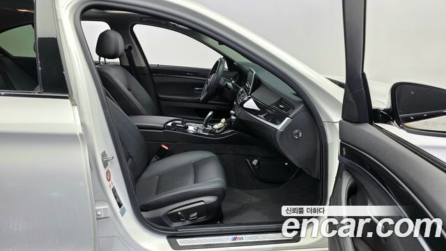 BMW 5-Series 2016 — photo 10