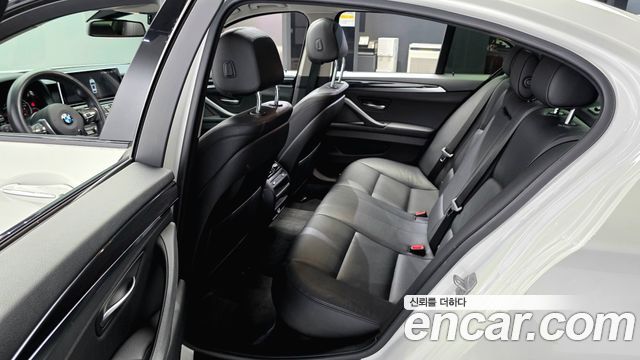 BMW 5-Series 2016 — photo 11