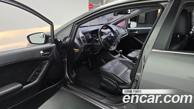 Kia K3 2013 — photo 13