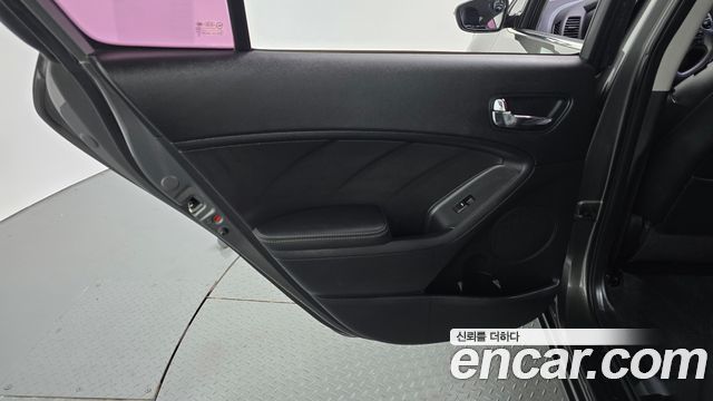 Kia K3 2013 — photo 15