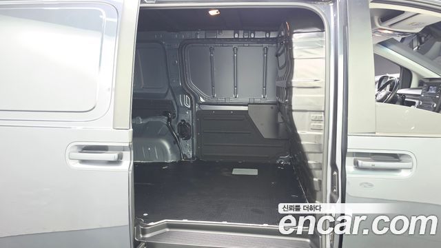 Hyundai Staria 2022 — photo 18
