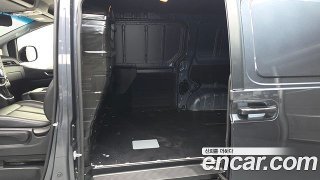 Hyundai Staria 2022 — photo 16