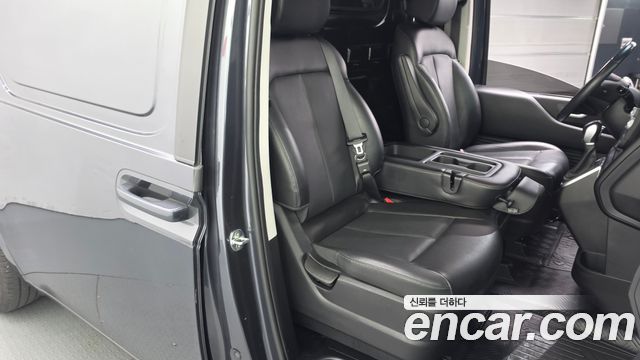 Hyundai Staria 2022 — photo 30