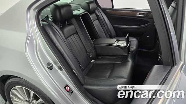 Hyundai Genesis 2013 — photo 17