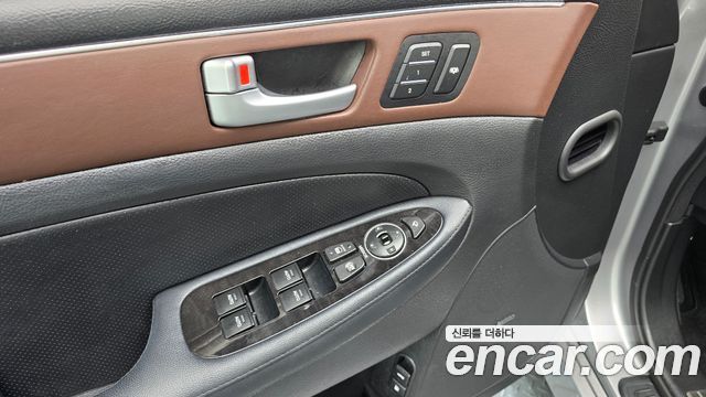 Hyundai Genesis 2013 — photo 27