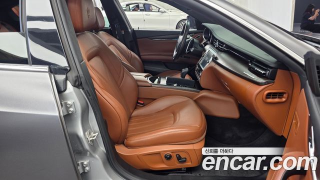 Maserati Quattroporte 2016 — photo 11
