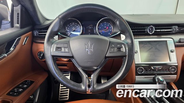 Maserati Quattroporte 2016 — photo 13