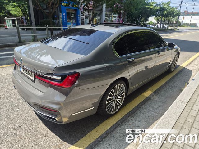 BMW 7-Series 2021 — photo 2
