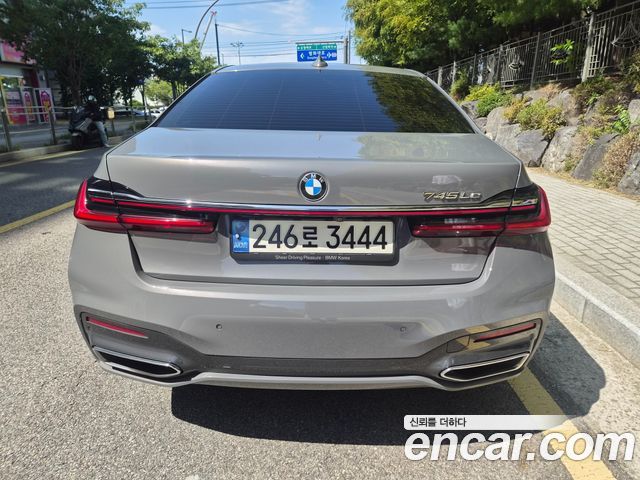 BMW 7-Series 2021 — photo 4