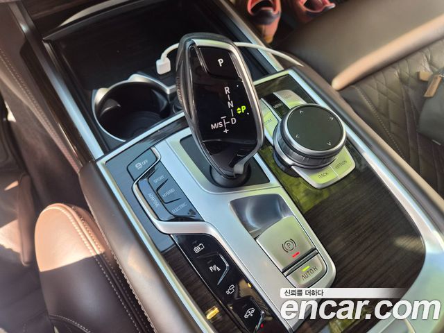 BMW 7-Series 2021 — photo 9