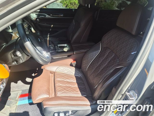 BMW 7-Series 2021 — photo 10