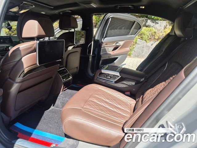 BMW 7-Series 2021 — photo 12