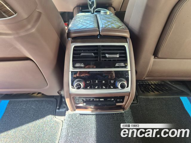 BMW 7-Series 2021 — photo 14