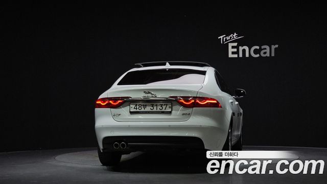 Jaguar XF 2017 — photo 4