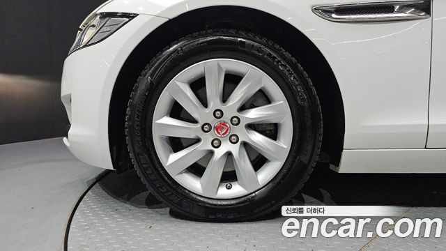 Jaguar XF 2017 — photo 5