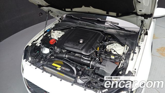 Jaguar XF 2017 — photo 6