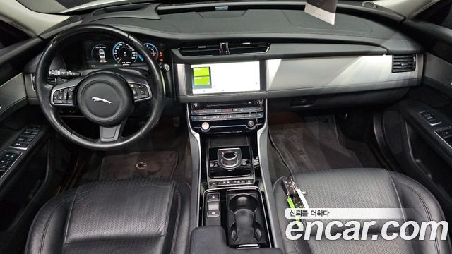 Jaguar XF 2017 — photo 7