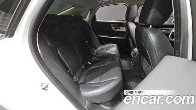 Jaguar XF 2017 — photo 11