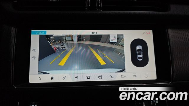 Jaguar XF 2017 — photo 14