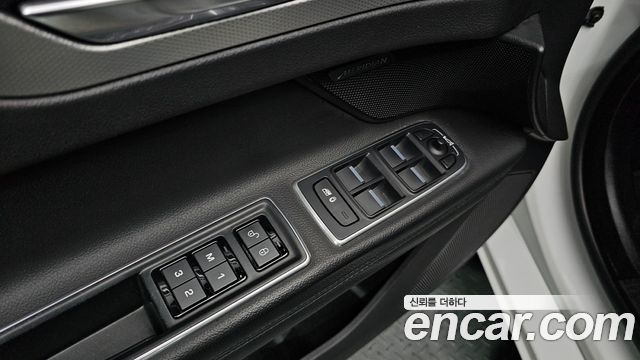 Jaguar XF 2017 — photo 16