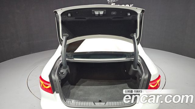 Jaguar XF 2017 — photo 20