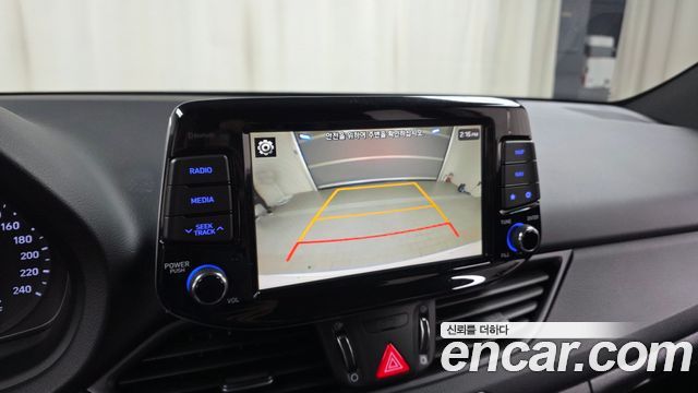 Hyundai i30 2020 — photo 17