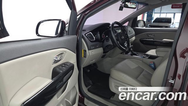 Kia Canival 2018 — photo 10