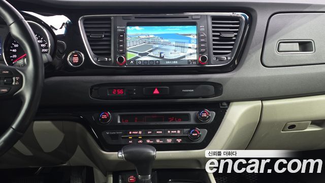 Kia Canival 2018 — photo 13