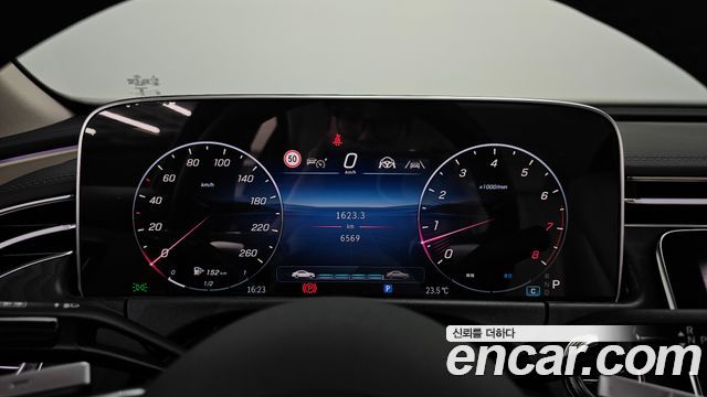 Mercedes-Benz E-Class 2026 — photo 11