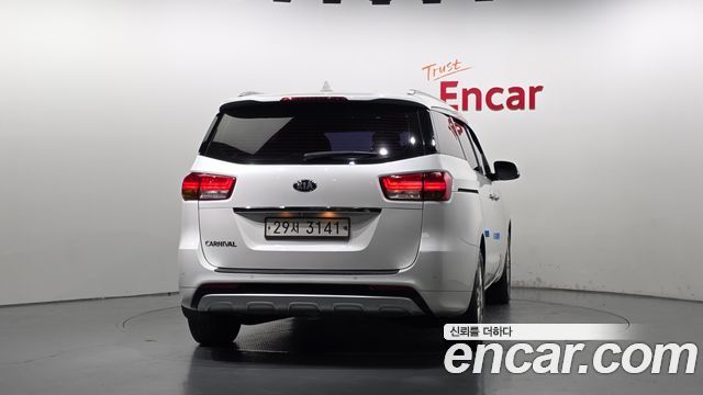 Kia Canival 2017 — photo 4